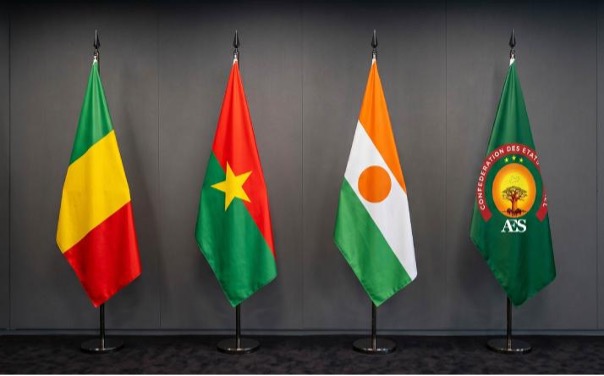 AES : fragilités internes et rivalités internationales enchevêtrées