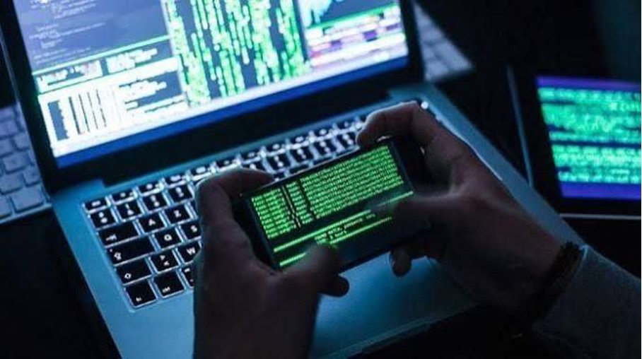 Kenya, les usuriers numériques : les applications de prêt prédatrices chinoises qui siphonnent les données et poussent au suicide